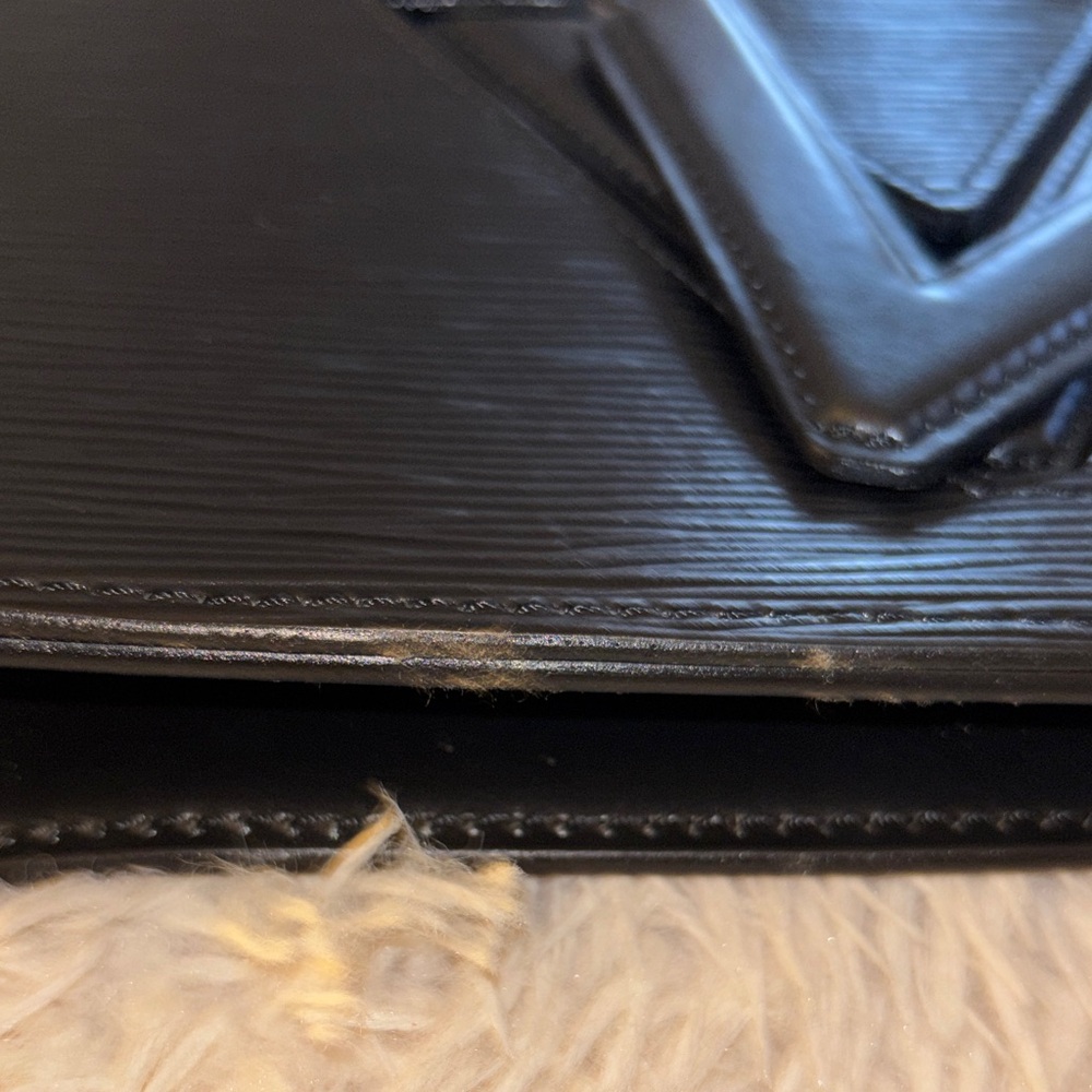 Louis Vuitton Black Epi Leather Twist Lock Clutch - Picture 8 of 10